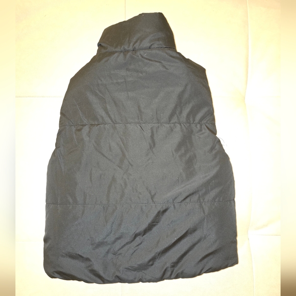 White/Black Reversible Puffer Vest - Picture 7 of 8